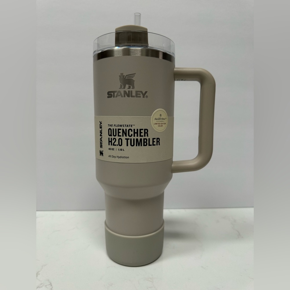 NWT Stanley Taupe 40oz